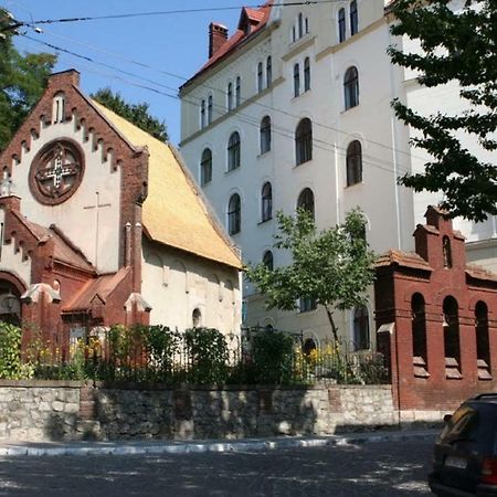 Невелика Smart Квартира В Центрі Для Пари リヴィウ エクステリア 写真